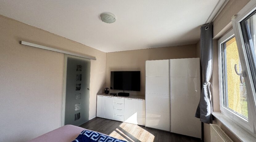 Schlafzimmer mit Ankleide